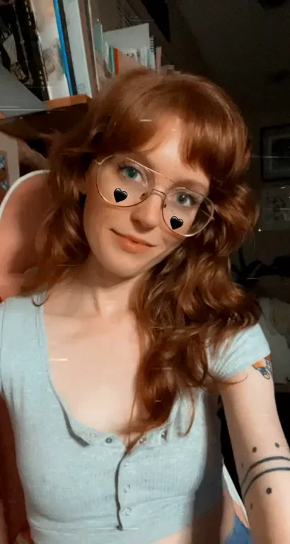 smol boobs for you to hold