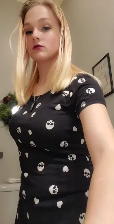 Blonde MILF Flashes Massive Tits in Skull Top 😈🍒