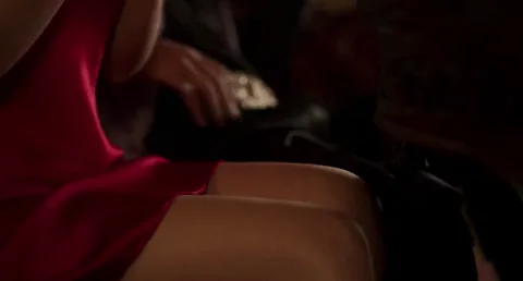 Hand Slipping Up Victoria Justice’s Smooth Thighs 😈🔥