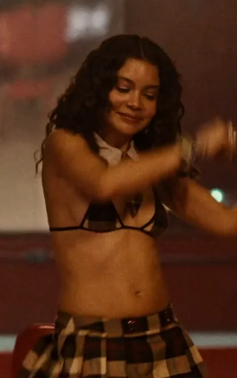 Greisy Mena's Slutty Schoolgirl Mic Tease 💋🎤🔥