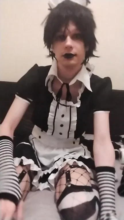 Wearing lipstick always makes me feel like sucking cock ?
