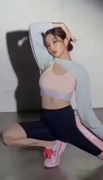 Eunbi's Teasy Workout Flex 💦🔥