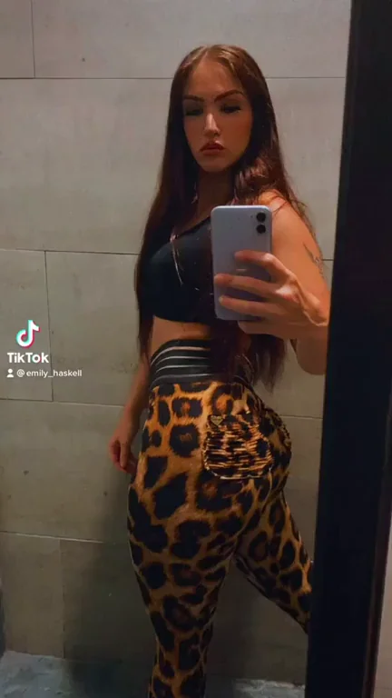 I need help taking these sweaty leggings off ;)