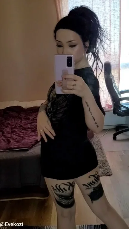 Goth Slut Teases: Wanna Eat My Pussy? 😈👅