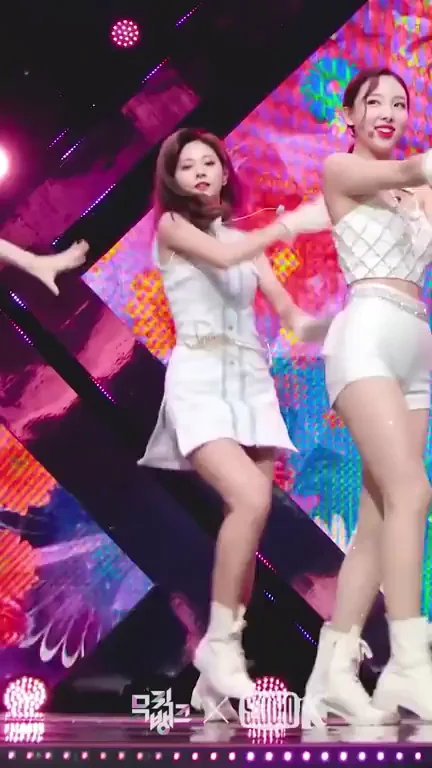 Don't you like sweet little Tzuyu? I just can't look away from those amazing legs!