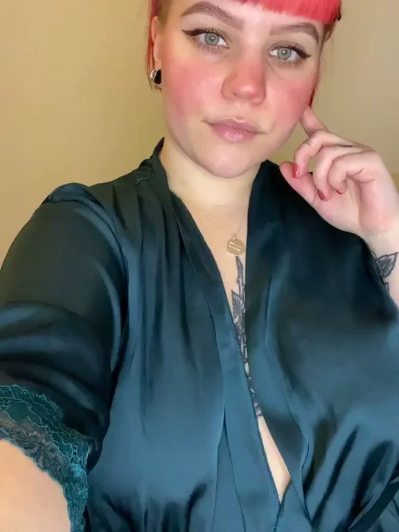 Thick Redhead V Tease: Curvy Ass Reveal in Silk