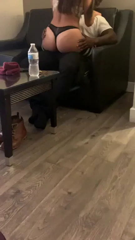First Bull Meetup: Hubby Watches My Thick Ass Get BBC Teased 😈🍑👀