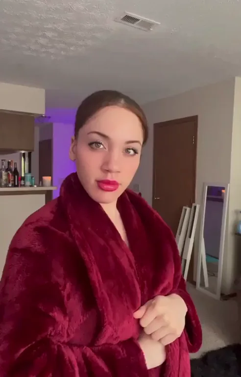 Velvet Tease: Sexy Babe Flashes Her Perky Tits 😘🔥