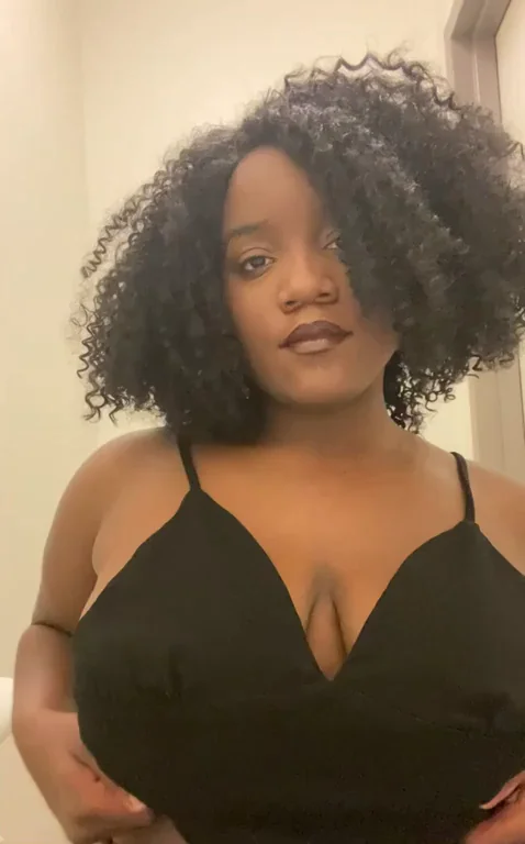 Ebony Titty Drop Blessing Your Day 😍🍫💦 [OC]