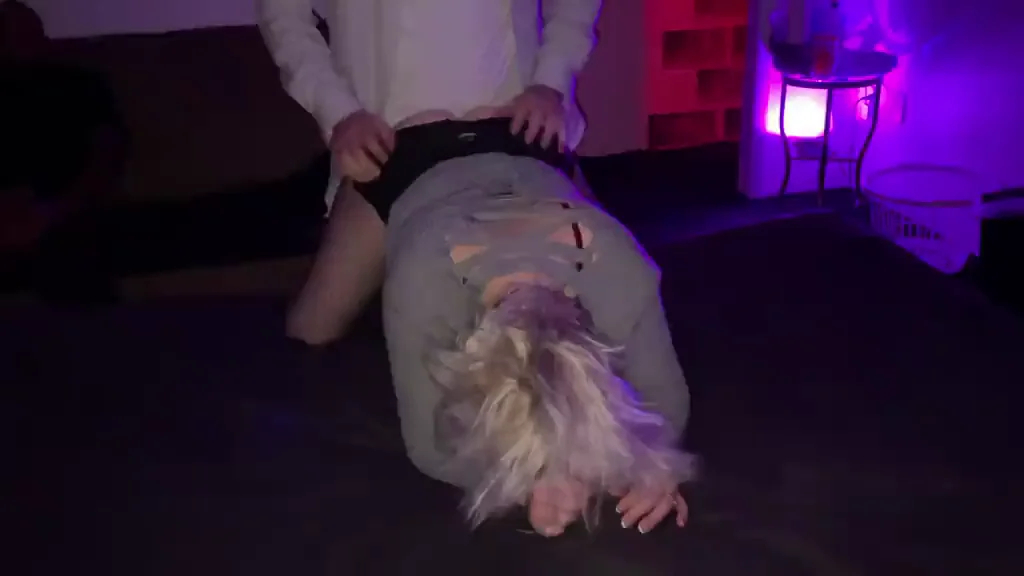 🍆 Last Quick Fuck Before Bailing from Swingers Club 🔥