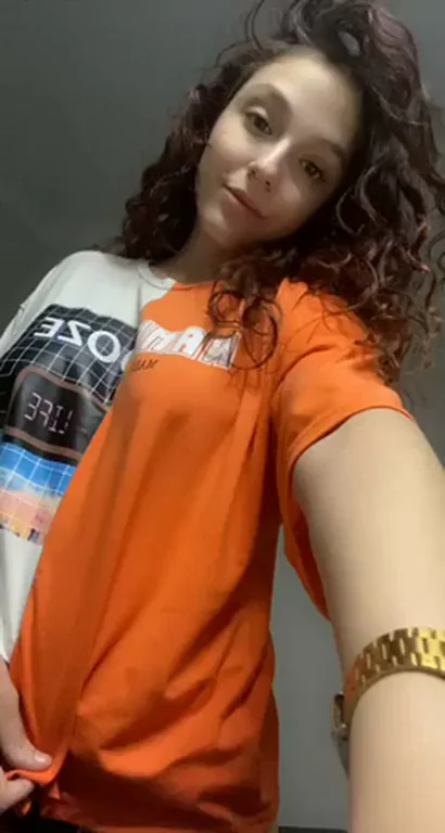 Teen Slut Happily Flashing Her Tight Body 😘🍑