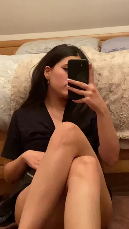 18yo Asian Slut Shows Off Her Tight Booty 😈🍑