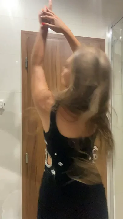 Inviting a Lucky Redditor to Cum All Over My Juicy Bubble Butt 🍑💦