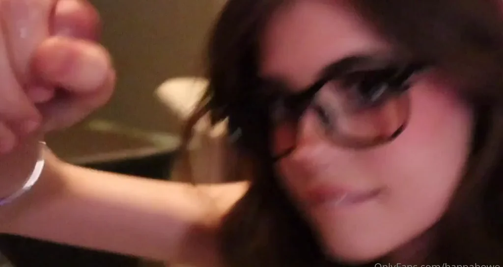 🔥 Hannahuwu Glasses Slut Proneboned Hard in Folder Drop 💦