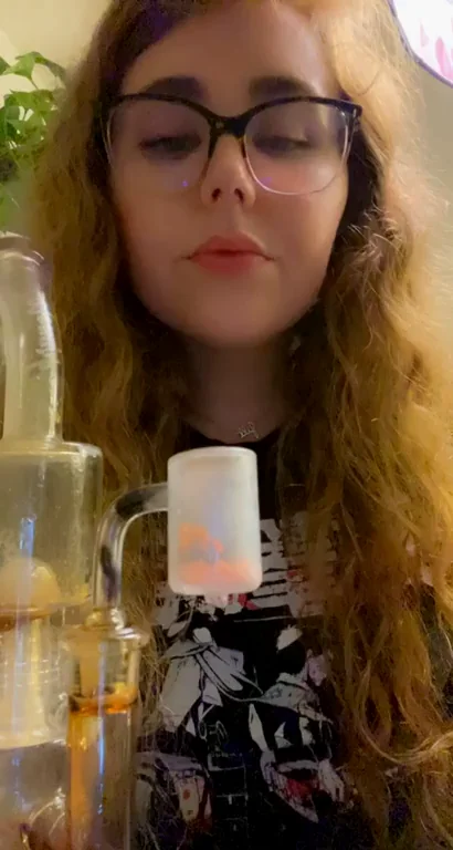 Morning Sativa Hit from Glasses-Wearing Stoner Slut