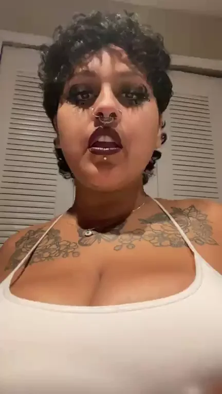 Thick Ebony Babe's Massive Tits Shake & Wobble 😍💦