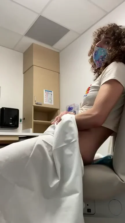 I get so horny at the doctors office! I literally had time to cum two times.. [F] MILF