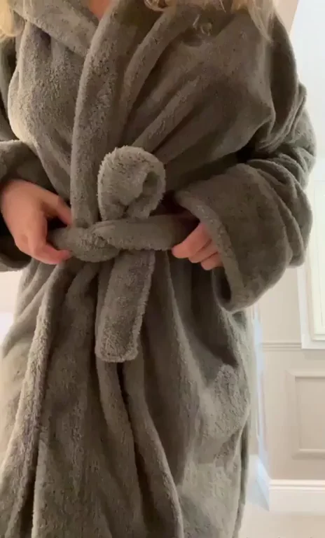 🪄 Miracle Robe Reveals Massive Booty Surprise 🍑💥