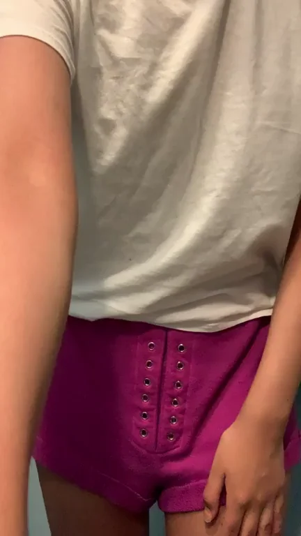 Showing you my petite body hiding under these clothes ??