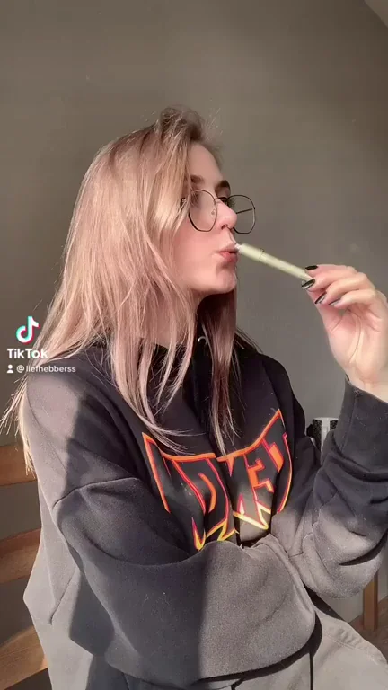 Huge Titty Drop Flash in Oversized Hoodie 🔥🍈🍈