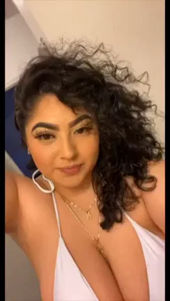 🔥 TikThot Busty Babe's Massive Tits Tease in White & Yellow Slingshots 😍🍈🍈