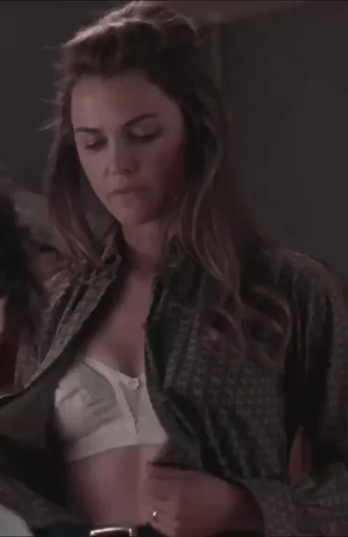 Keri Russell's Slow Bra Tease in The Americans 🔥👙