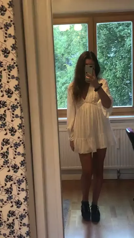 Fit Babe Teases in Tiny Dress: Fuck on First Date?