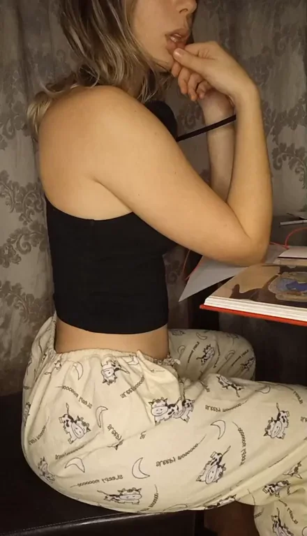 Tiny Cutie Strips Naked Studying 'Cause Room's Too Hot 🔥🍑