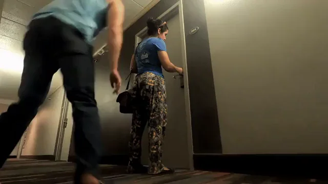 Hotel Hallway Pantsing Prank: Sammi Starfish Bare Ass Exposed 😈🍑