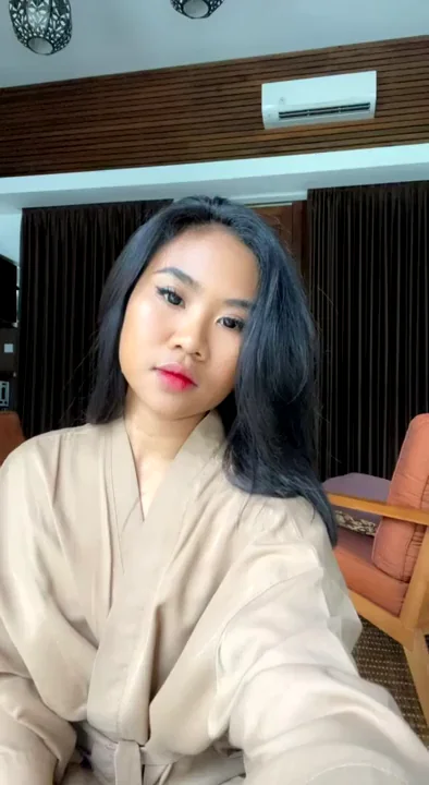 Indonesian Hottie Teases in Lingerie: Older Daddies, Wanna Fuck This Ass? 🍑🔥