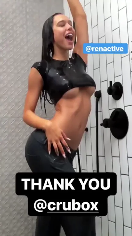 Alexis Ren teasing your in hot shower