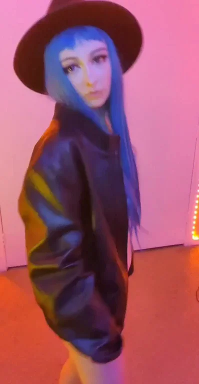 Would you fuck me in a leather jacket?