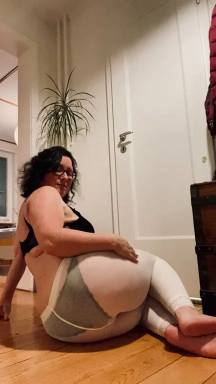Let me be the milf girl that cheers you up today