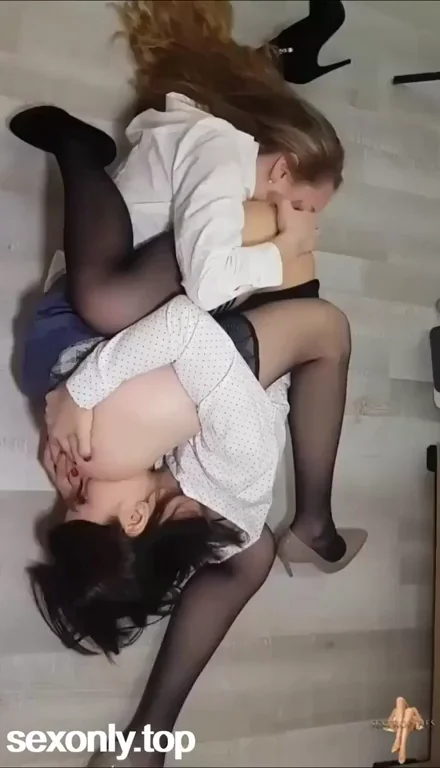 Cute Young Slut Sandwich 😈🍑👯‍♀️