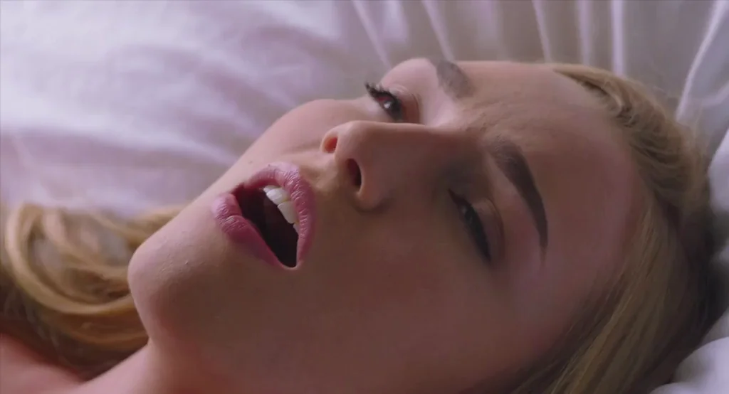 Blonde Slut Rubs Pussy to Explosive Orgasm 😩💦