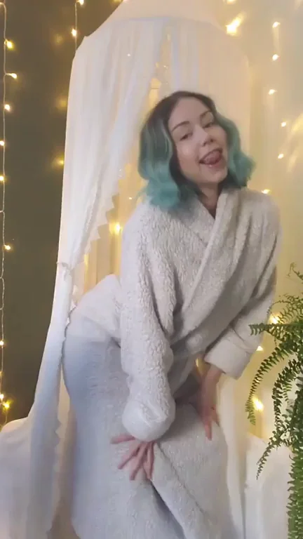 Slimthick Tease Drops the Fluffy Robe for Crotchless Lingerie & Nude Reveal