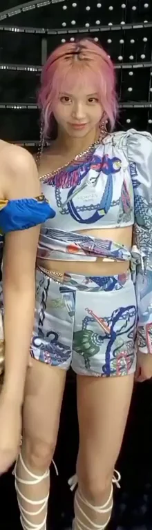 🔥 Chaeyoung's Slutty Pink-Haired Dance Tease 💦