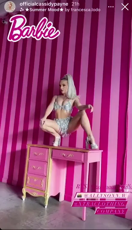 Barbie Slut Twerking in Shiny Micro Dress 💖🍑