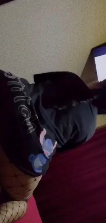 Thick Booty Babe Begs to Smother Daddy's Face