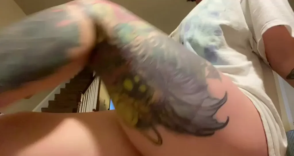 My husband is busy playing video games so you guys get to see my ass instead ??
