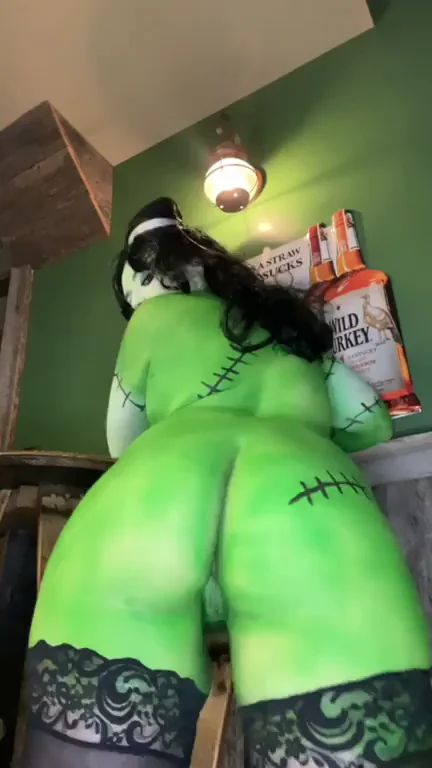Frankenstein's Monster Slut Twerks Her Green Ass 🍑👻