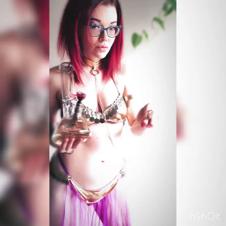 BongToke Goddess xoxox Your favorite Canadian stoner xoxox PLS comment ?????????
