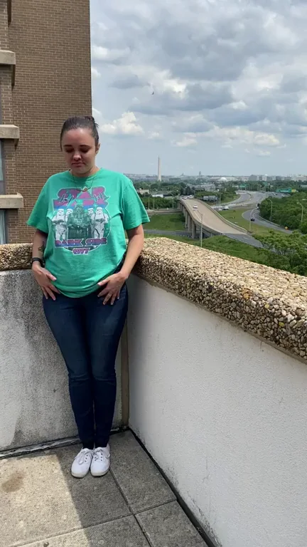 Y’all seemed to like the pic of me flashing my tits from a balcony so I made it into a gif ?