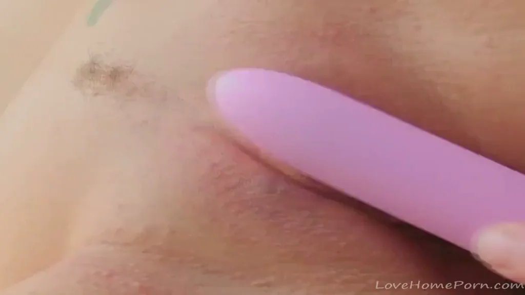 She called over her girlfriend for a quickie