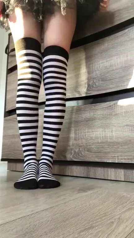 Wanna Fuck My Thighhigh Slut Legs? 😈🖤
