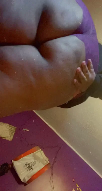 Thick BBW Babe's Juicy Ass Tease on Purple Sheets 😍🍑