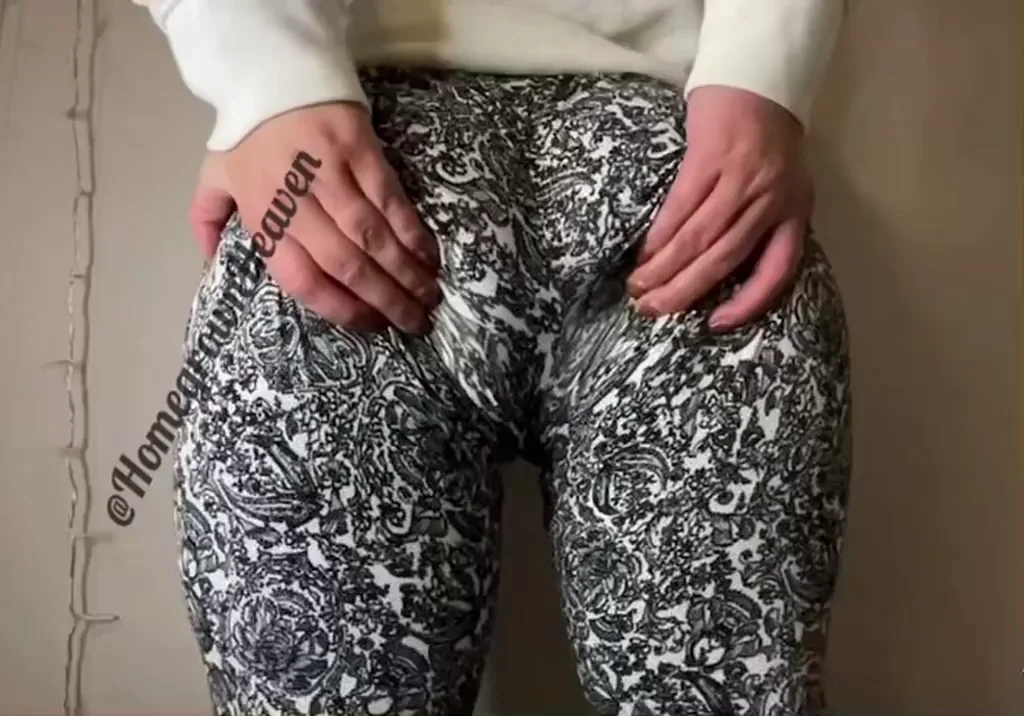 Super Soft Glitter Yoga Pants Hugging My Juicy Ass 🍑✨