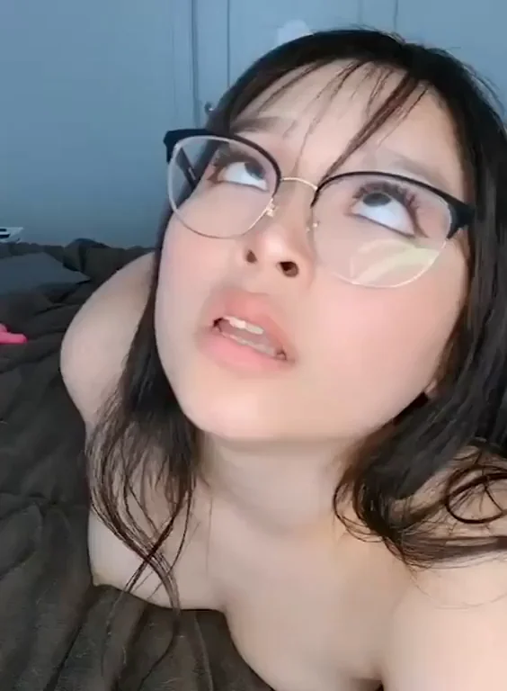 AMBIIYAH HOT ASIAN VIDEOS FROM HER OF LEAKED IN COMMENTS ?
