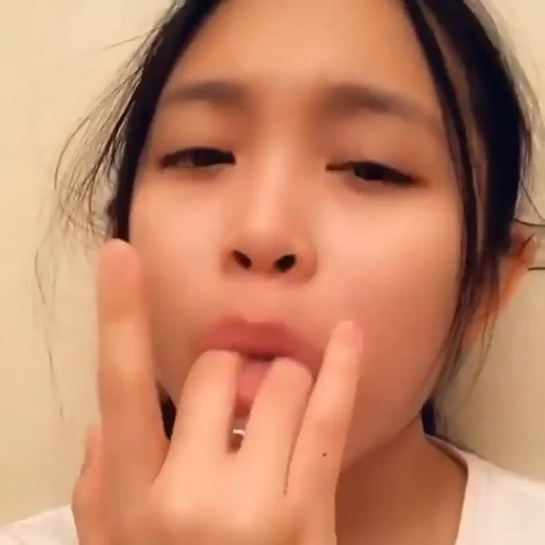 18[F][SELLING][F2M][KIK][Lo1nadine] I'm Asian, SHS, 5'3, I just want you to know this[me]hot asian will make you cum so hmu babe??