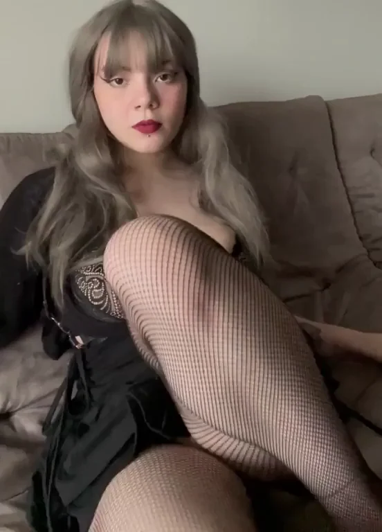 First Post: Lips That Grip My Toy 🍆💋
